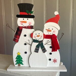 NWT- Precious Wooden Snowman ⛄️ Family Decoration Sign